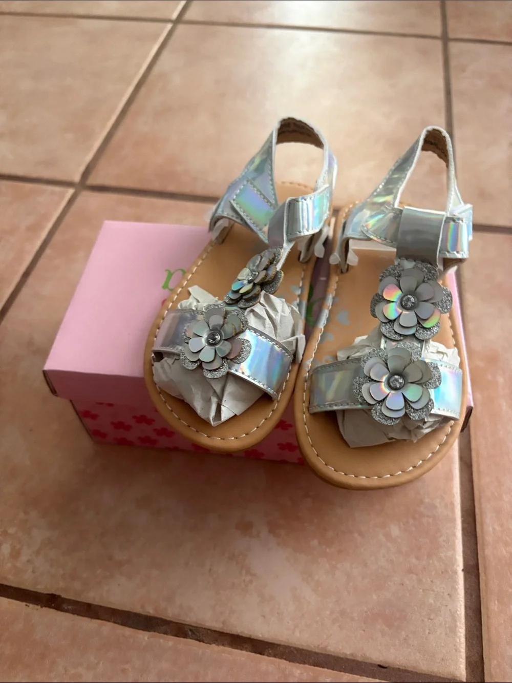 Kids' Iridescent Flower Strap Sandals - Silver
